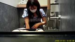 An assortment of 8 young girls! It is a bargain price ⑯ [Assault! Women's restroom next door]
