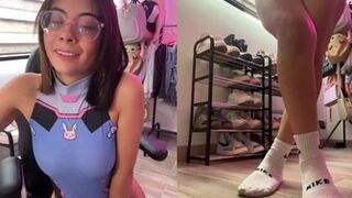zoecams - fountain of pee on my friend