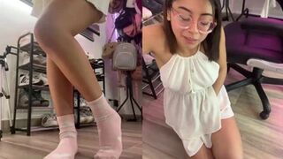 zoecams - pee on my summer dress