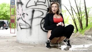 Julia Smile - Pissing scene