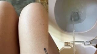 MeekoRain - Peeing like a dude today