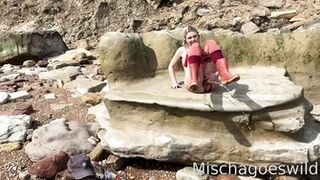 mischagoeswild - Behind the scenes of an attempt of a pee...