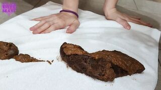 Kitty Skatt - Blooper Pooper pt 4: 3-day hold for custom constipation vid comes out half liquid