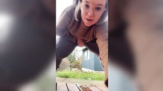 Caireen - Lazy weekend pee