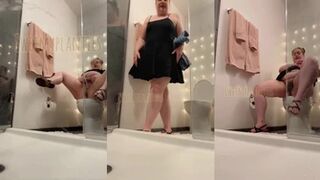 Iwetmyplanties - Power pissing into the shower from the...