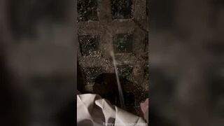 pissingvideos - Peeing in front of my mom in the street...
