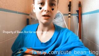 cute_bean_ting - TOILET DESPERATION- Adorable desperate pee...