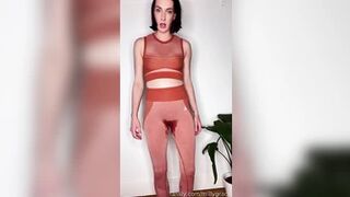 millygrace - my biggest piss play pissing my pants,...