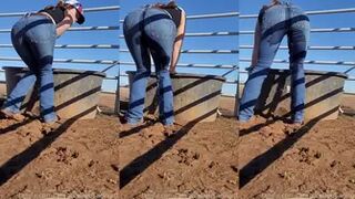 NaughtyRedFarmgirl - 5 video Full Face Peeing Bundle! This one is HOT... - 4