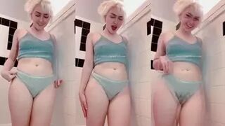 adorableamy - wetting my grey panties - 1min all-access amy...