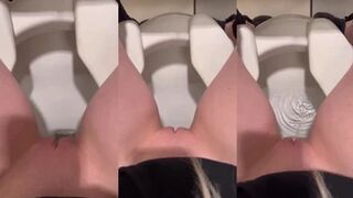 DestinationKat - Public toilet pp
