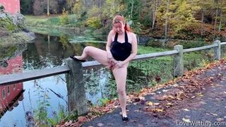 Snow White - Pissing scene