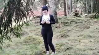 Maja Meer - Spanner filmt mich beim pissen im Wald!