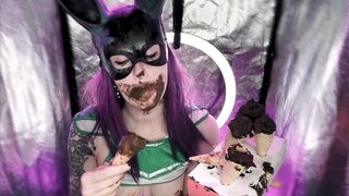 DirtyBetty - Fan with “unusual” ice cream