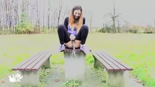 LillyLil - Public piss action hartes wetter