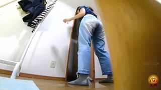 DLEE-722 04 Pee leakage diary: peeping on my little sister