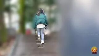 DLEE-676 04 Girls walking around outdoor leisure facilities and peeng on Japanese style toilet