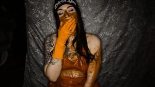 DirtyBetty - Testing Rubber Gloves In APOCALYPTIC room