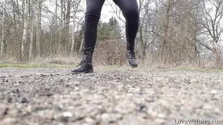 Vanda - Pissing Scene