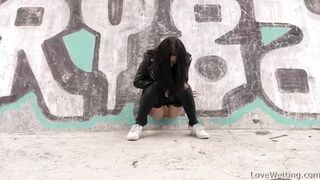 Elizabeth - Pissing Scene
