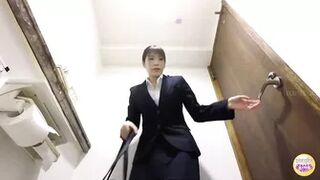 DLSL-481 04 Peeing desperation during interview and pleasant relief on the toilet. VOL. 3