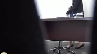 DLSL-185 03 Peeing desperation during interview and pleasant relief on the toilet