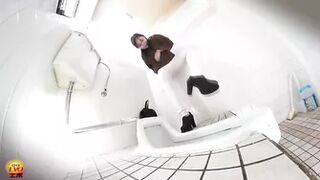DLEE-151 03 Women caught leaking in pants in public toilet. VOL.2