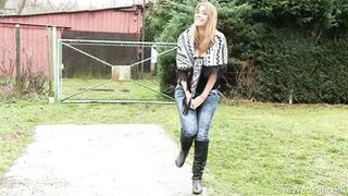 Ani Blackfox - Pissing Scene