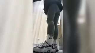 15386578 What happened in the bathroom of a restaurant 5