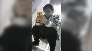 15386386 What happened in the bathroom of a restaurant 3-4