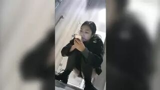 15386386 What happened in the bathroom of a restaurant 3-4
