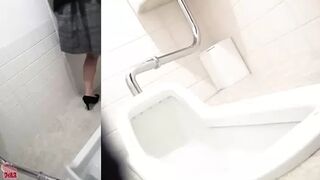 DLFF-079 01 Toilet rush in the shopping mall. Messy toilet voyeur