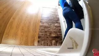 DLFF-612 01 Extreme surprise for women right before they sit on the toilet makes them leak diarrhea