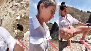 Violet Summers pee in the canyon