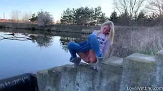 Claudia - Pissing scene