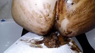 Scatdesire - Ass Shitting in Bathtub