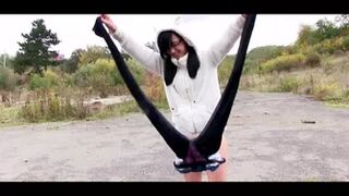 Annie - Pissing Scene