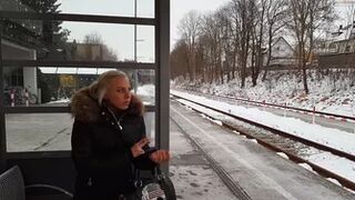 LilliVanilli - Pee your life !! Public !!!