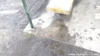 Piss & Play