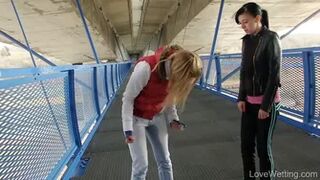 Annie + Violeta - Text message