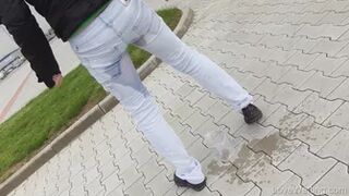 Violeta - Filling the jug