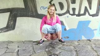 Violeta - Pissing scene