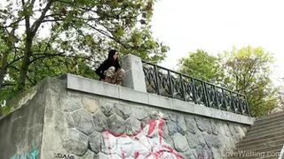 Annie - Pissing scene