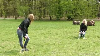 Licky Lex + Violeta - Badminton in park