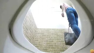 DLEE-426 05 OLs, schoolgirls on the way home and women found in the city peeing standing up on hidden cameras in public toilets