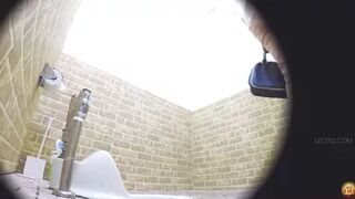 DLEE-426 04 OLs, schoolgirls on the way home and women found in the city peeing standing up on hidden cameras in public toilets