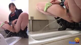 DLEE-366 04 Public toilet peeping - beautiful urinary axis of a school girl with tremendous momentum