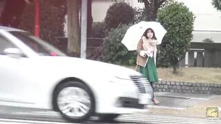 PM172 01 Peeing girls reaction on hidden camera. Outdoor urination peeping