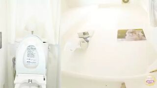 DLSL-526 05 Girls taking a shit at girlfriend’s house toilet. Awkward flatus and chattering during defecation. VOL. 6