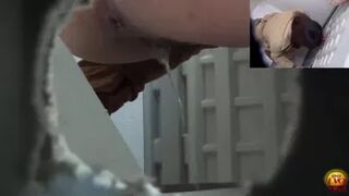 DLEE-049 02 Peephole voyeur: women peeing and farting dirty in public toilet